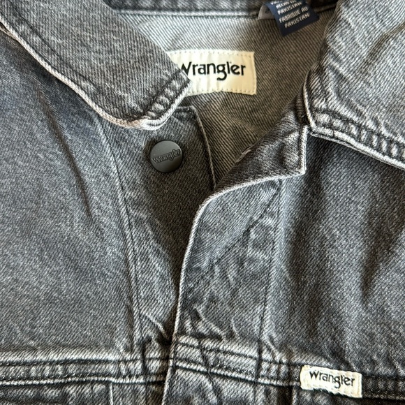 Wrangler Women's Denim Jacket with Western Snap W Stitching on Pocket Small - Picture 2 of 6